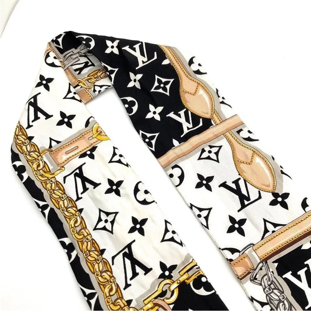 Louis Vuitton Monogram Black and White Scarf - Picture 6 of 13